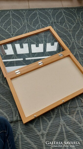 Flawless showcase picture frame, glass hanging/supporting focal point v. Photo storage in a wooden frame