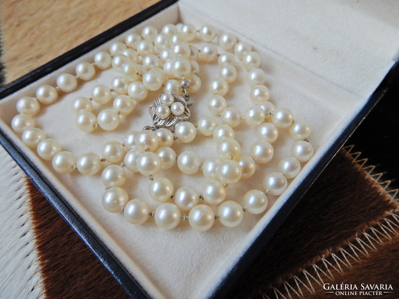 Genuine Akoya pearl string with 8K white and yellow gold clasp