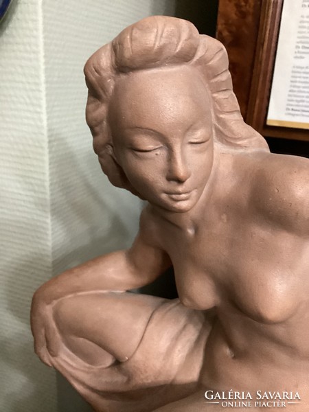 Statue of a female nude by Imre Kovács Turáni