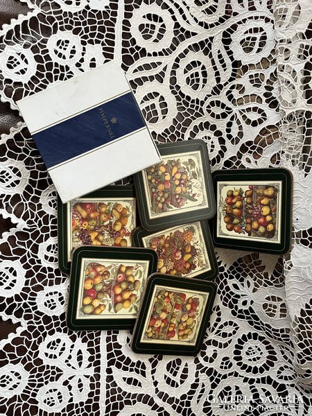 Coaster with pimpernel fruit pattern