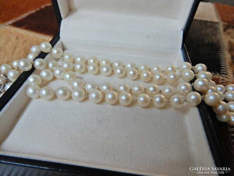 Genuine Akoya pearl string with 8K white and yellow gold clasp