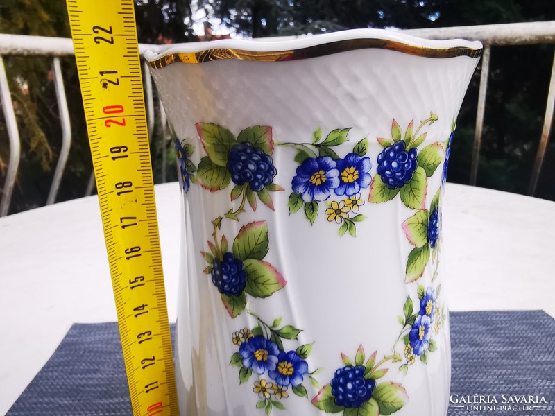 Blackberry pattern vase from Ravenclaw House, 22 cm