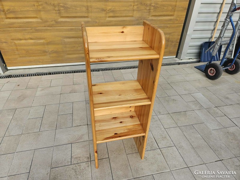 A claudia pine shelf for sale. Rs furniture furniture is in good condition, completely made of pine.