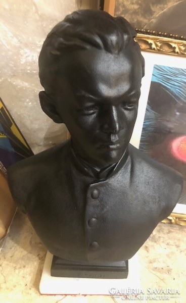 Lenin öntöttvas szobor, fiatalkori, hajjal, 44 cm-es magasságú, antik.