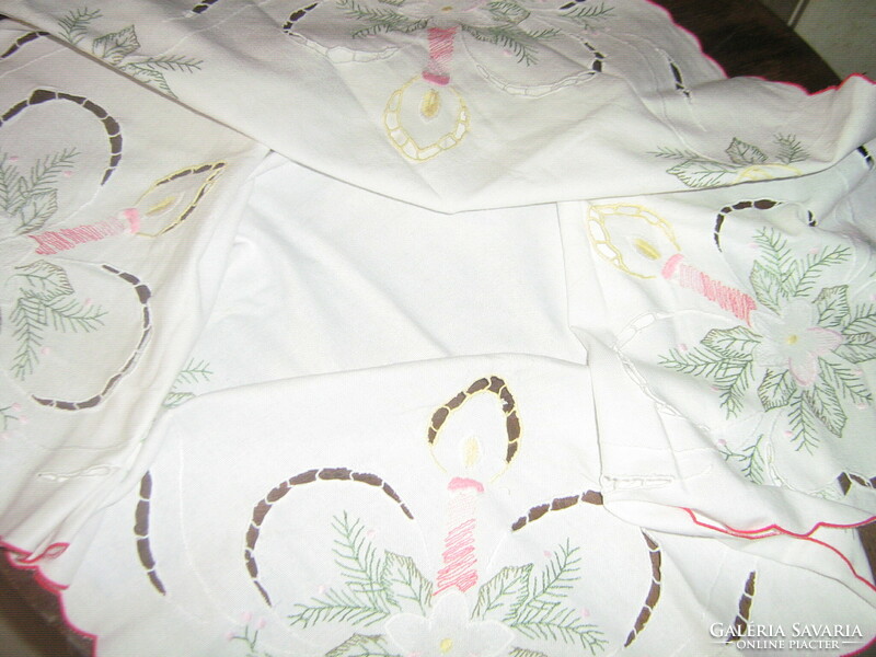 Beautiful Christmas machine-embroidered rosette tablecloth