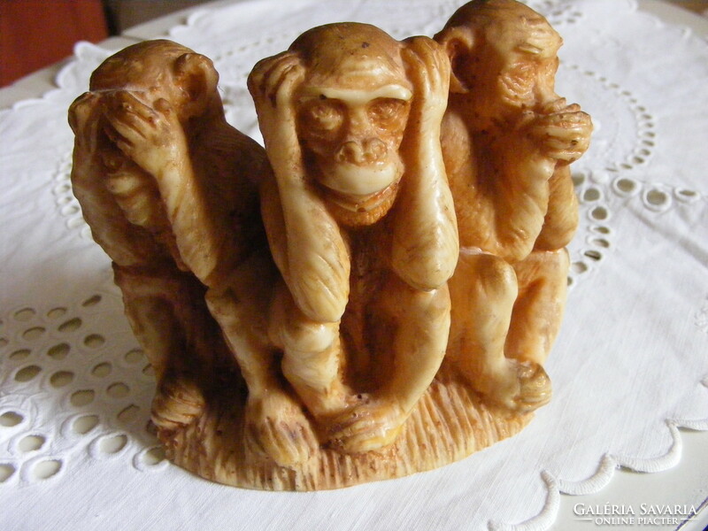 Can't see, can't hear, can't speak (the three monkeys statue)