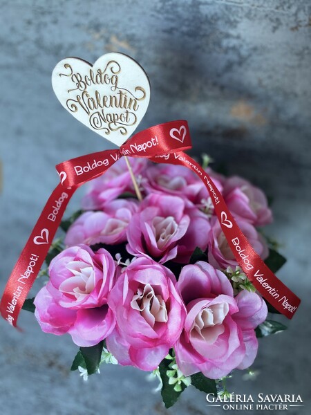 Rose box / pink silk roses in a wooden box for Valentine's Day gifts