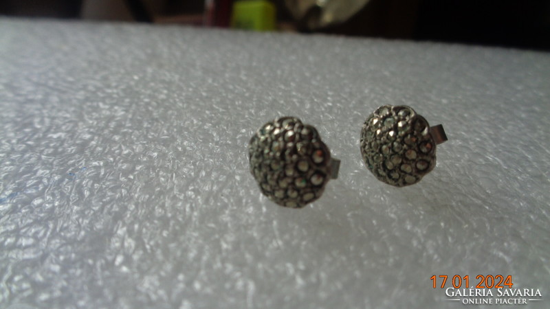 Earrings with small stones, fashionable jewelry