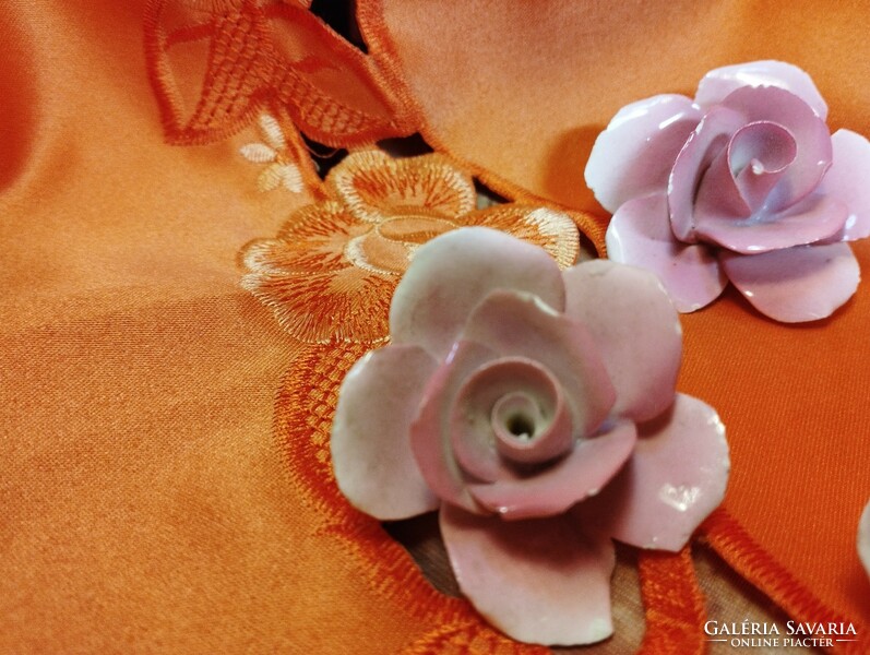 4 Pcs. Hand-formed pink English porcelain rose