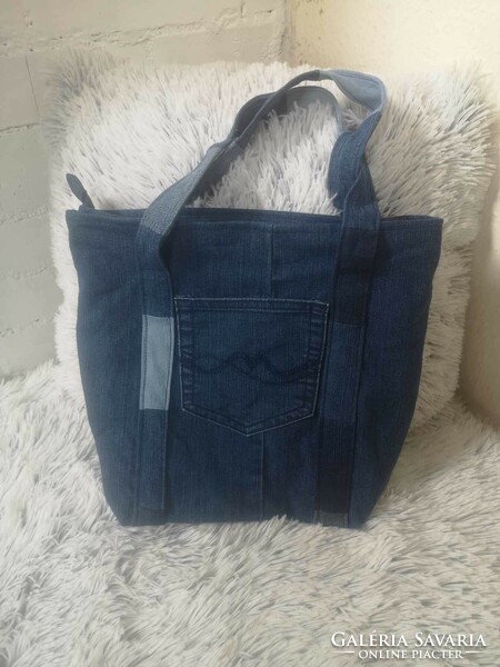 Handmade bag with zipper