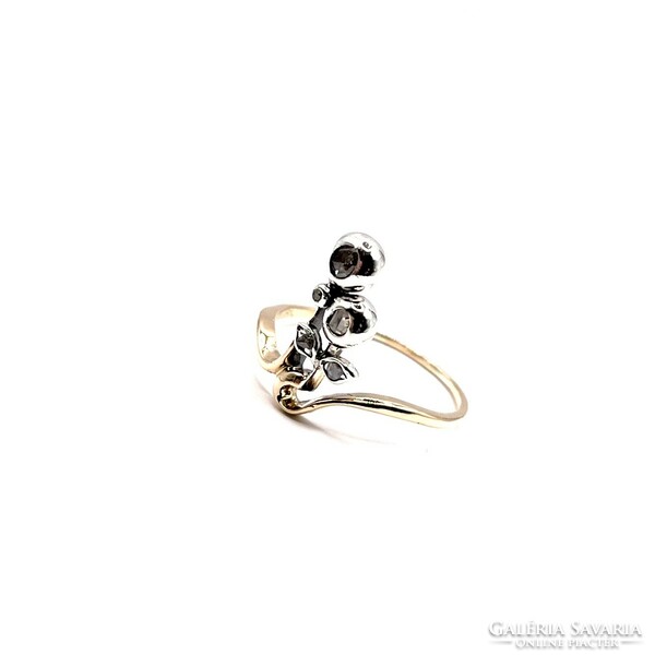 4878. Art Nouveau leaf bud ring with diamonds