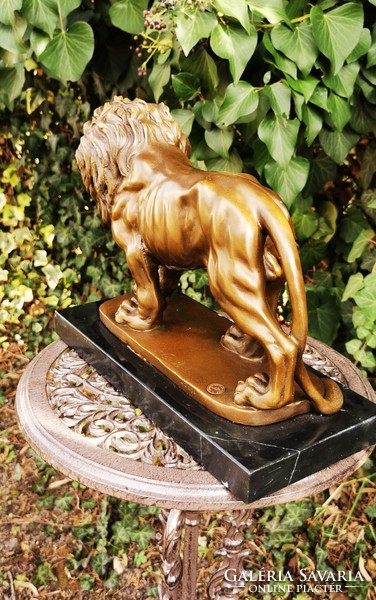 Large lion - bronze sculpture artwork