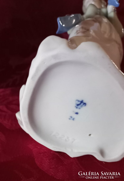 Értékes porcelán nő kék kendővel (26 cm.)