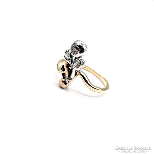 4880. Art Nouveau leaf bud ring with diamonds
