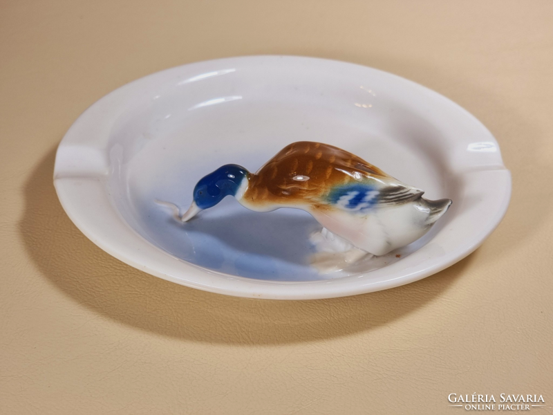 Metzler ortloff ilmenau German porcelain ashtray, duck figural decoration, first half of the 20th century.