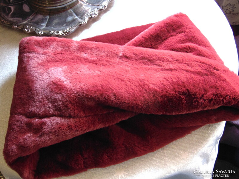 Pihe-puha műszőrme sál burgundi vörös színben