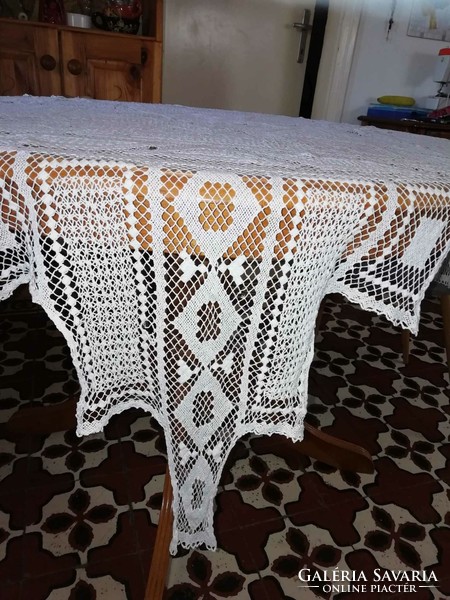 Extremely decorative crocheted tablecloth 165*165 cm