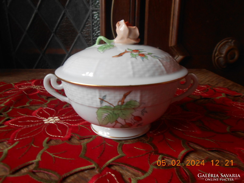 Rosehip pattern sugar bowl from Herend