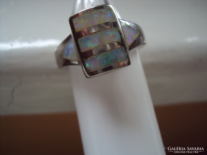 Ezüst gyűrű fehér opállal 17 mm  4,8 g!!