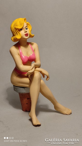 Marked design pin-up figure bottle stopper