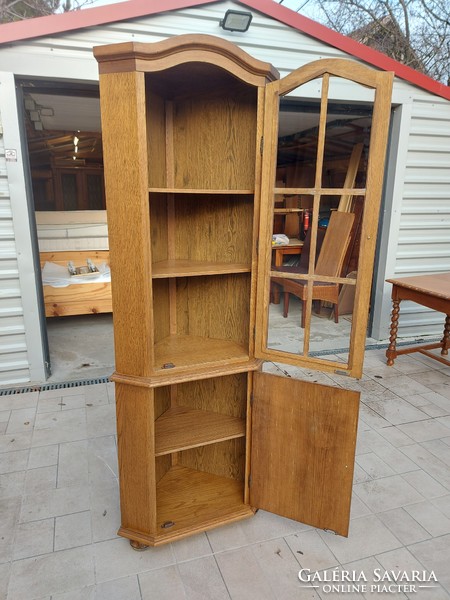 An oak corner display cabinet for sale, furniture in good condition. Dimensions: 70 cm wide. Height: 1