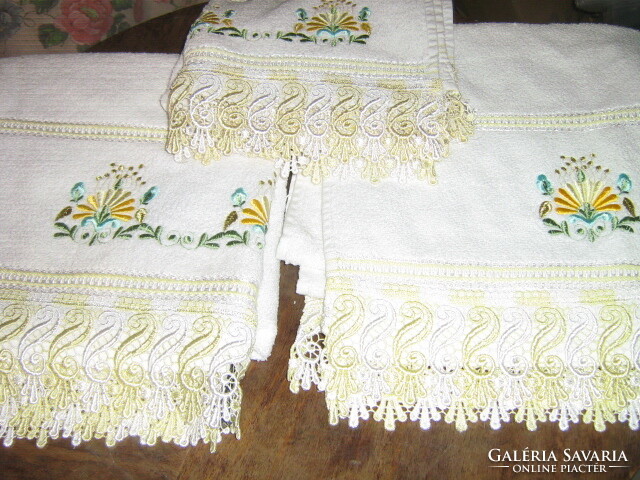 Beautiful embroidered lace towel set