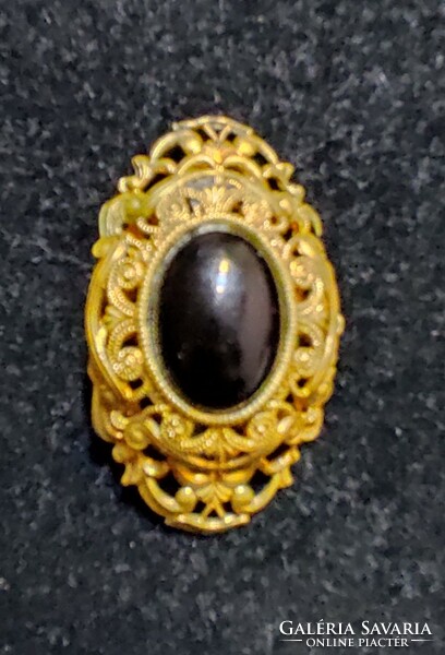 Antique fire-gilded brooch with onyx stone