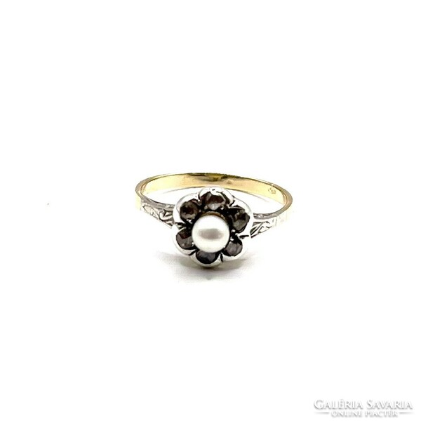 4862. Art deco ring with diamonds and pearls