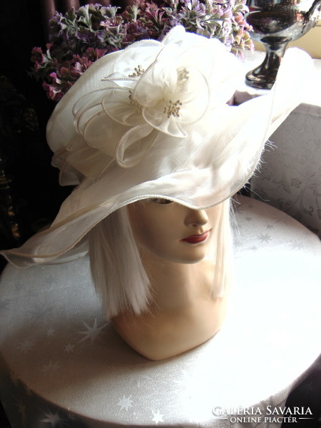 Elegáns női kalap