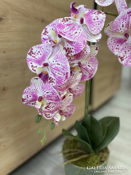 Beautiful maintenance-free orchid flower artificial plant