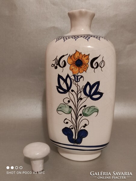 Ceramic apothecary jar haban marked with a folk floral pattern