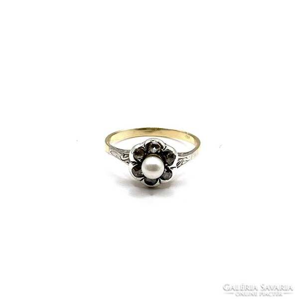 4862. Art deco ring with diamonds and pearls