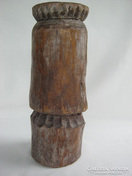 Carved wooden statue human representation 23 cm