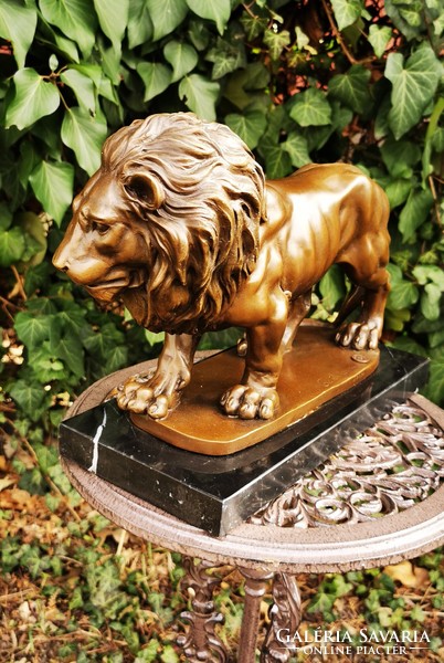 Nagyméretű oroszlán - bronz szobor műalkotás