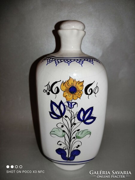 Ceramic apothecary jar haban marked with a folk floral pattern