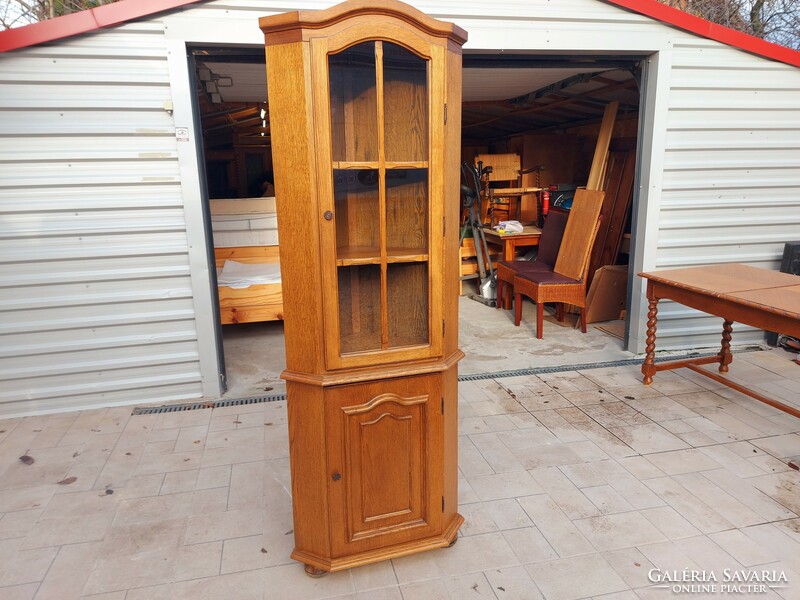 An oak corner display cabinet for sale, furniture in good condition. Dimensions: 70 cm wide. Height: 1