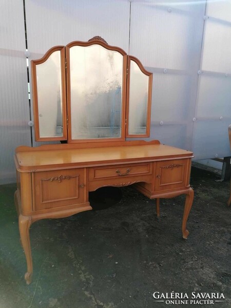 Neo-baroque dressing table