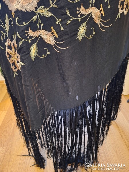 An embroidered headscarf made of antique silk? Or a scarf in good condition!