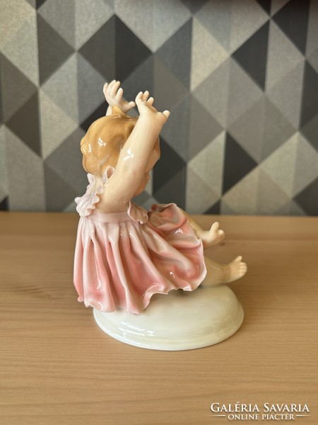 Karl ENS Volkstedt Csirkés Kislány Porcelán Figura.14 cm.