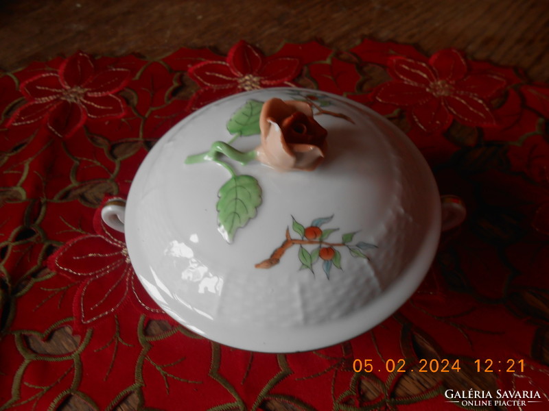 Rosehip pattern sugar bowl from Herend