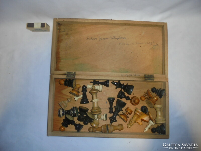 Retro chess board, mixed pieces - together - found, damaged condition