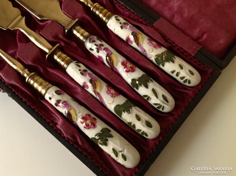 Serving set with antique porcelain handle