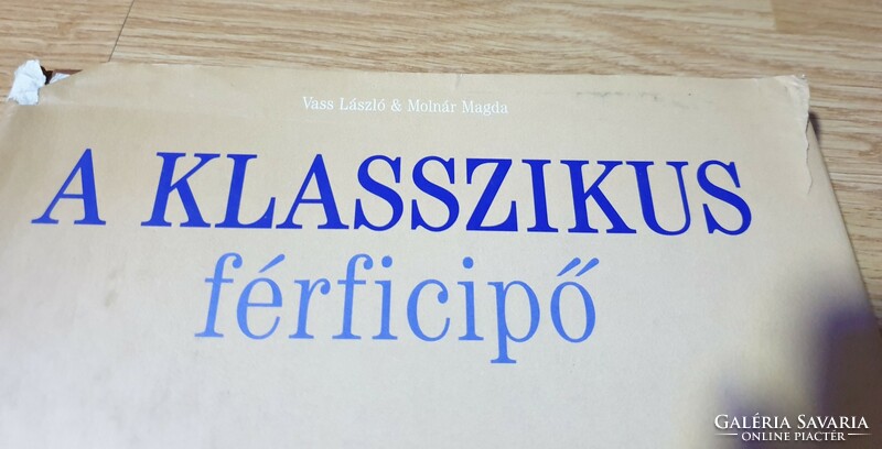 László Vass & Magda Molnár is the classic men's shoe book