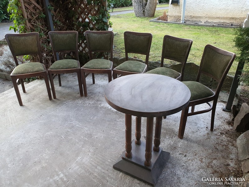 6 art deco riveted chairs, 1 art deco round table