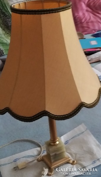 Table lamp with an onyx base