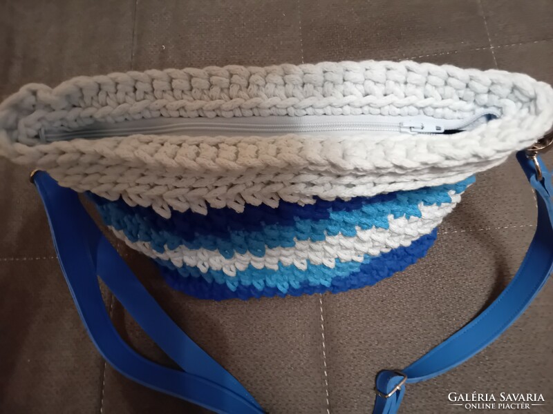 Bag crocheted from cord yarn