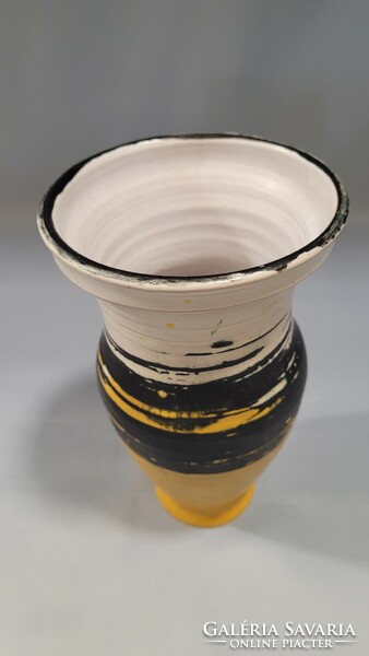 The Gorka livia ceramic vase is 23 cm high