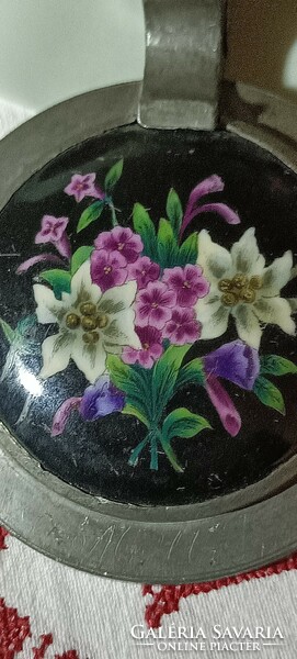 Jar cup, tin lid, beautiful ceramic with pairs of mountain grasses, in decorative buckled condition