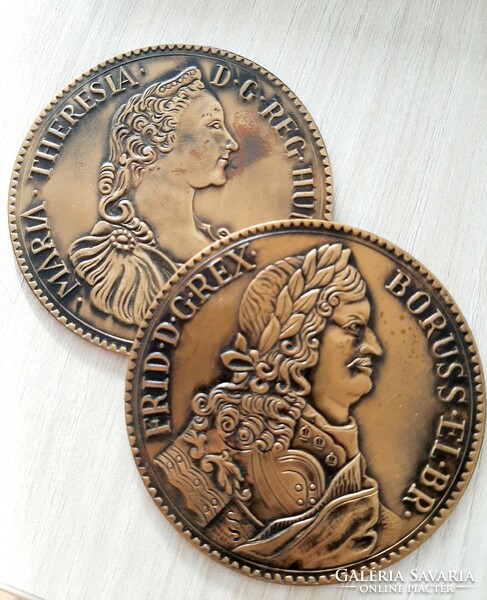 Maria Theresia  arany ducat és Frid . D . G . Rex érméje emlék réz plaketten párban 8 cm