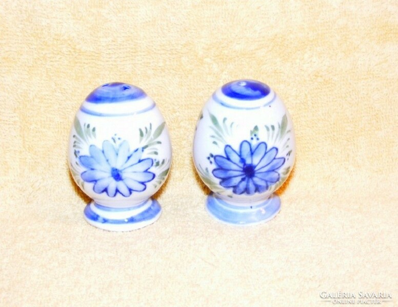 Egg-shaped porcelain salt and pepper shaker